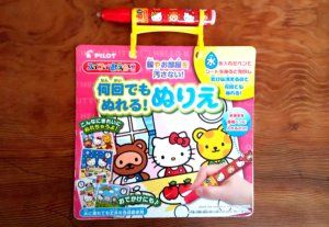 塗り絵でバス移動