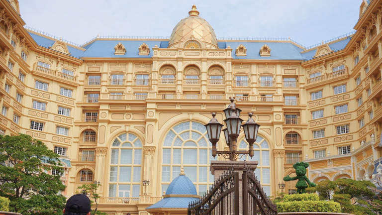 ディズニーランドホテルの外観
